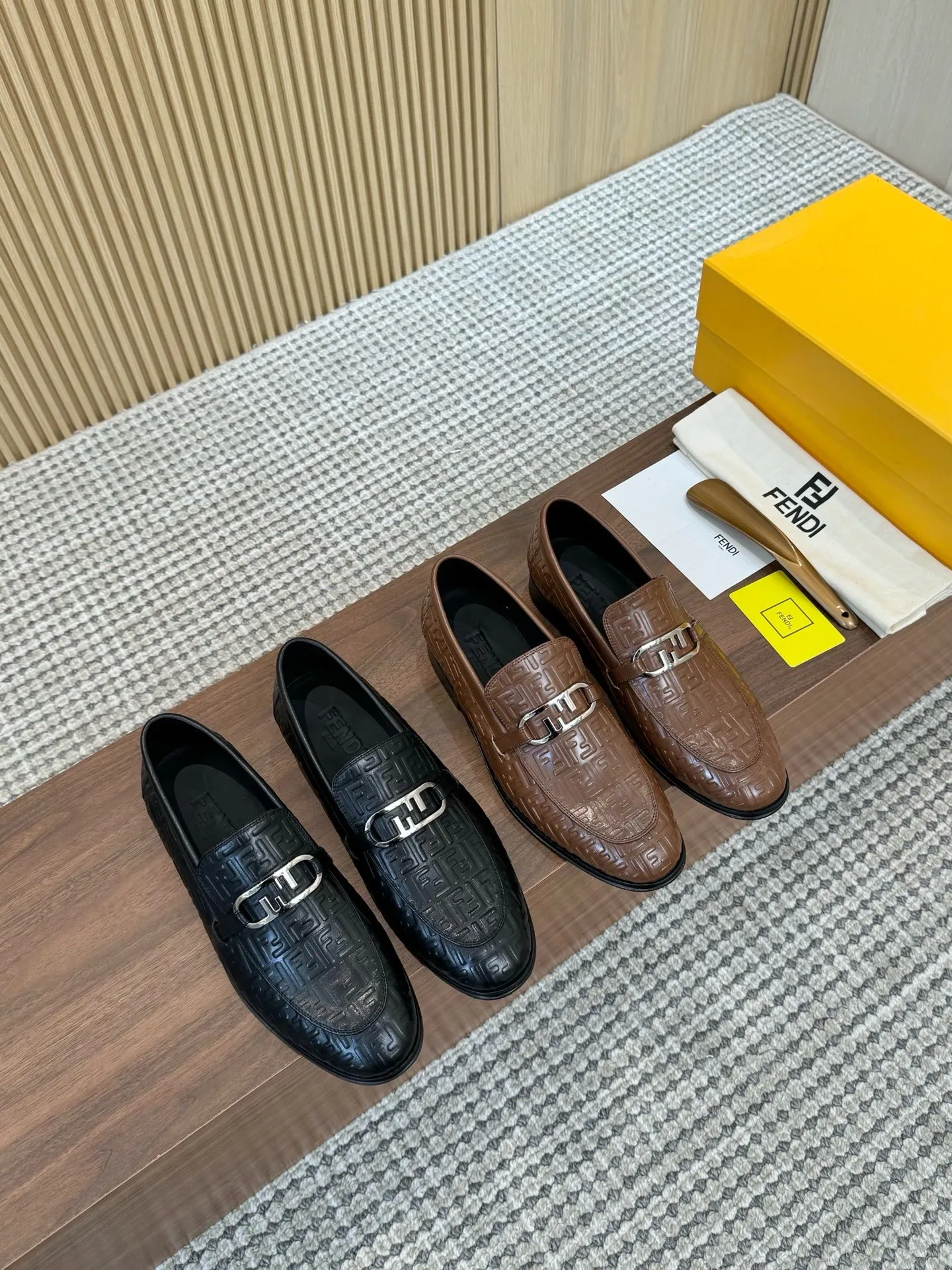 [FENDI] Top P: 980💰 ▪️Size: Men's 39-44. (Customized at 38.45.46) Fendi men's business casual leather shoes Imported brand cloth/calfskin/open edge beads/brand logo printing -Inside: Comfortable cowhide lining -Outsole: Genuine leather outsole with rubber backing embedded in the heel, perfect injection molding -Ultra-high quality control·Fine workmanship: highlighted (high-end·luxury·grade)